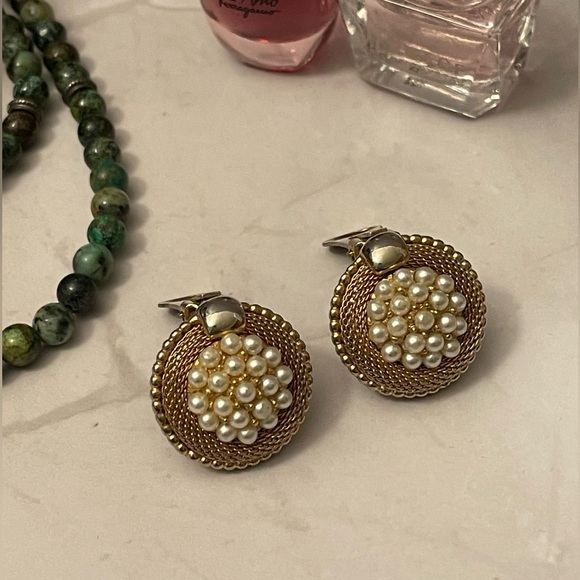 unbranded Jewelry - Vintage Gold and Pearl Accent Clip Earrings
